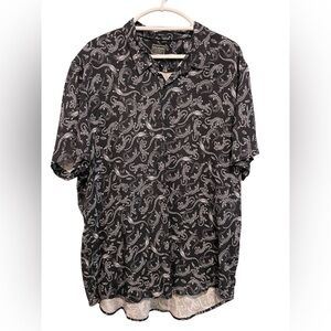 NWT. Men’s Guess Slim Fit Lizard Print Button Up Short Sleeved Shirt.  Size XXL
